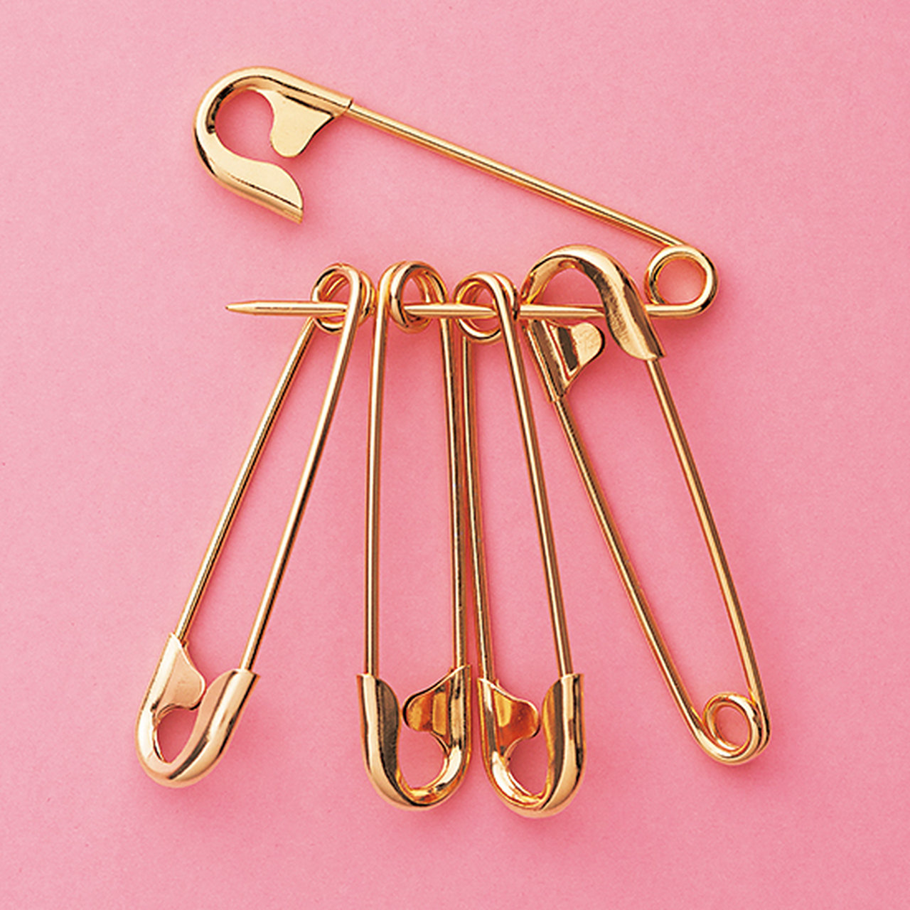 祐真朋樹の密かな買い物 Vol.85 コム デ ギャルソンの安全ピン｜2021年