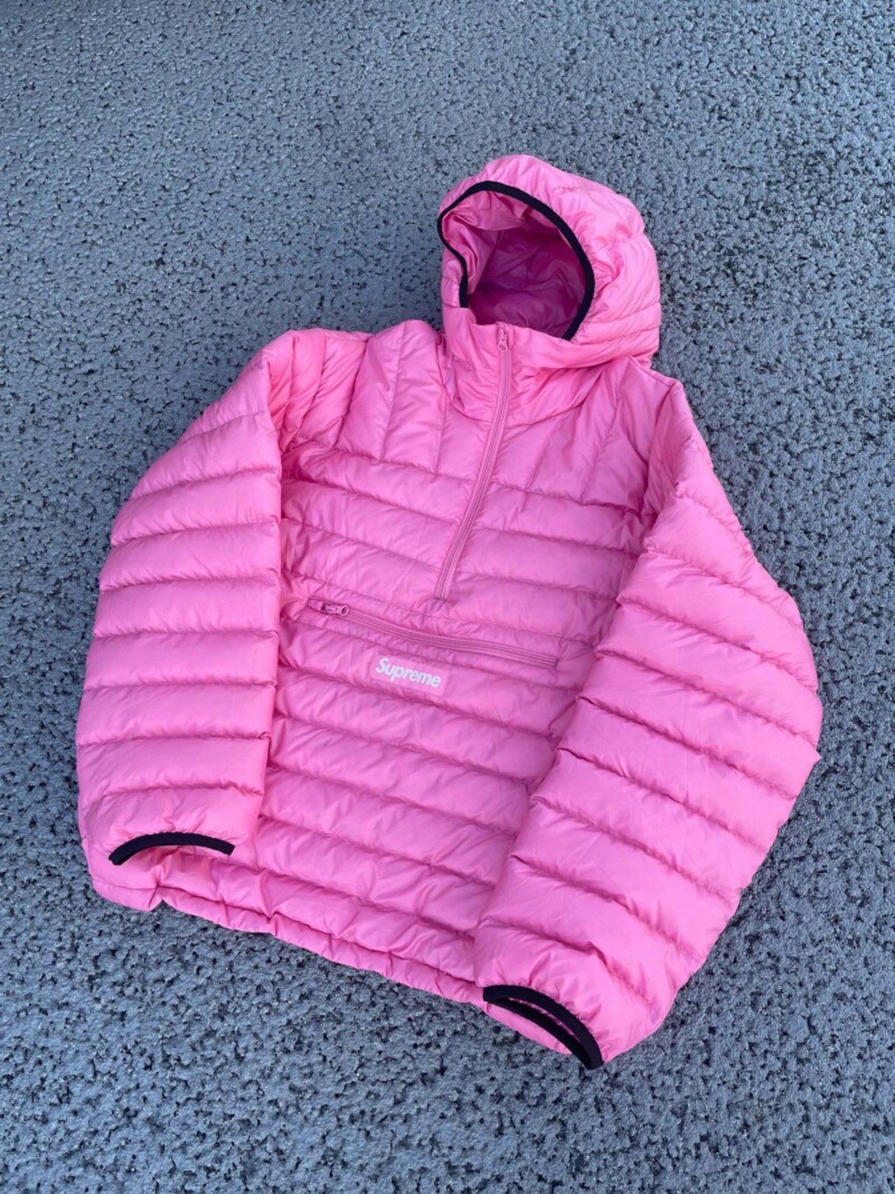 おしゃれな大人が着るダウン#22】「シュプリーム」のピンクのダウンは