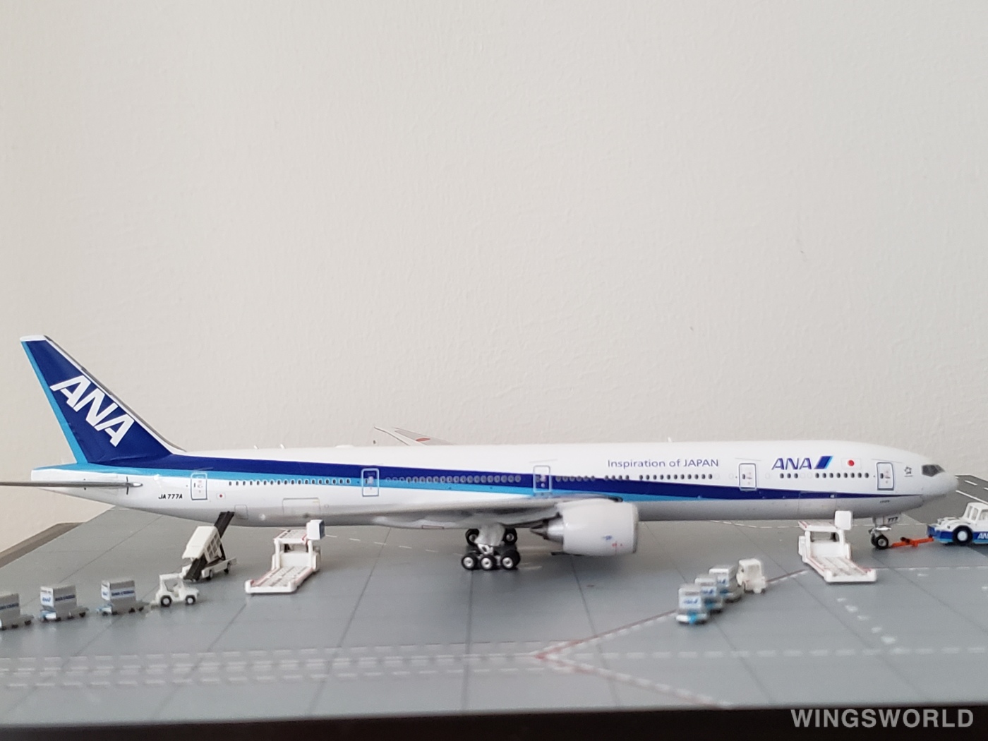 Phoenix 1:400 Boeing 777-300 ANA 全日空PH11048 JA777A 2003s colors