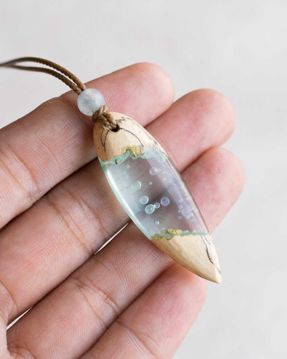 ウッドレジンネックレス（Calm） | ペンダント - 天然石＋マクラメ