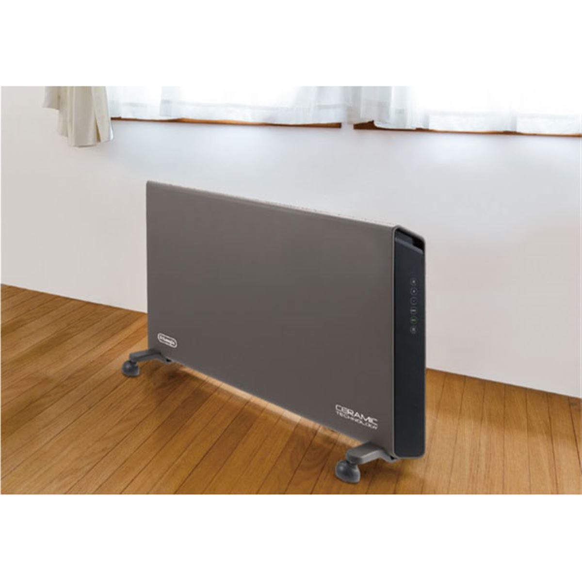 デロンギ、スリム＆ワイド形状で窓からの冷気を防ぐコンベクター