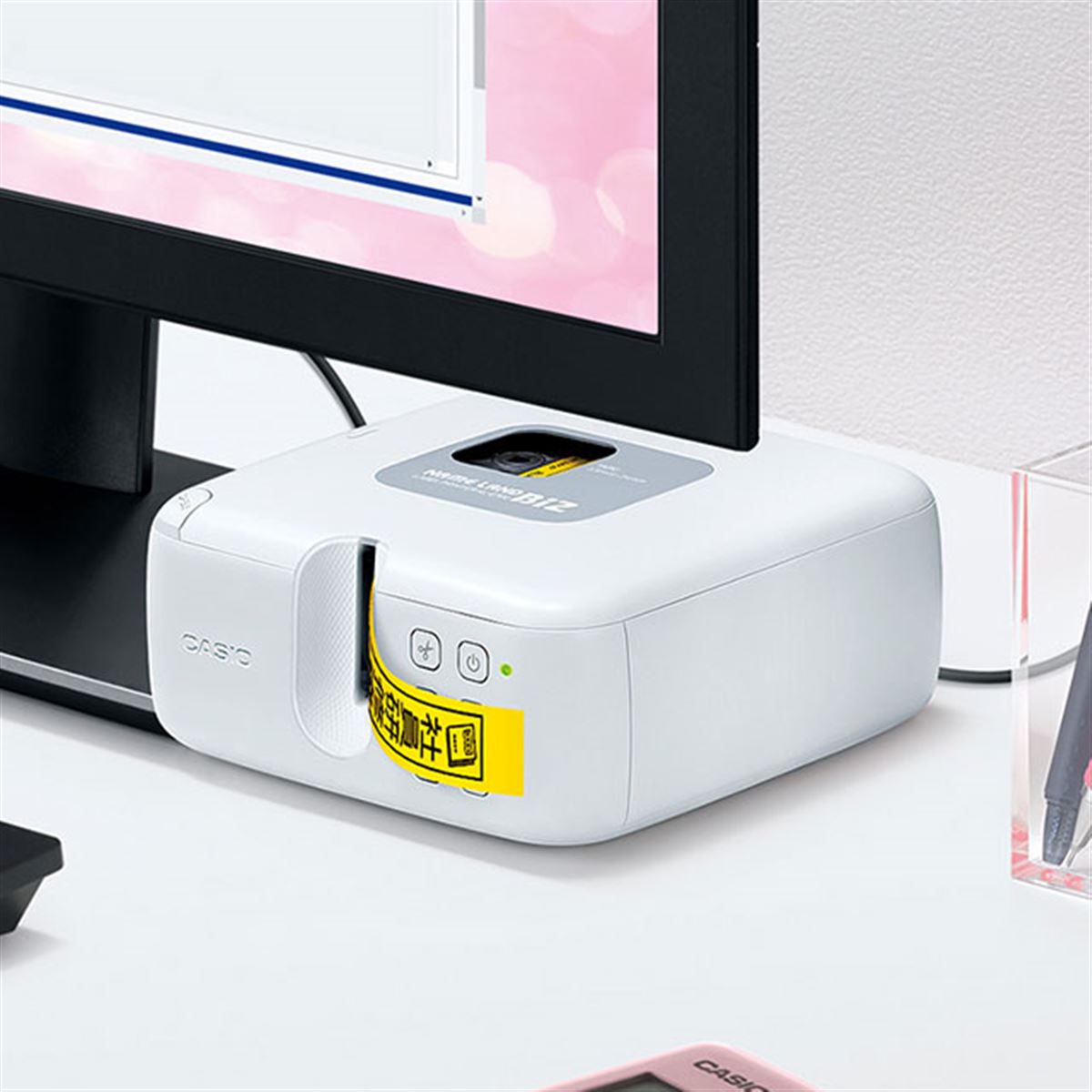 カシオ、パソコンやスマホから作成できる小型ラベルライター「KL-E300