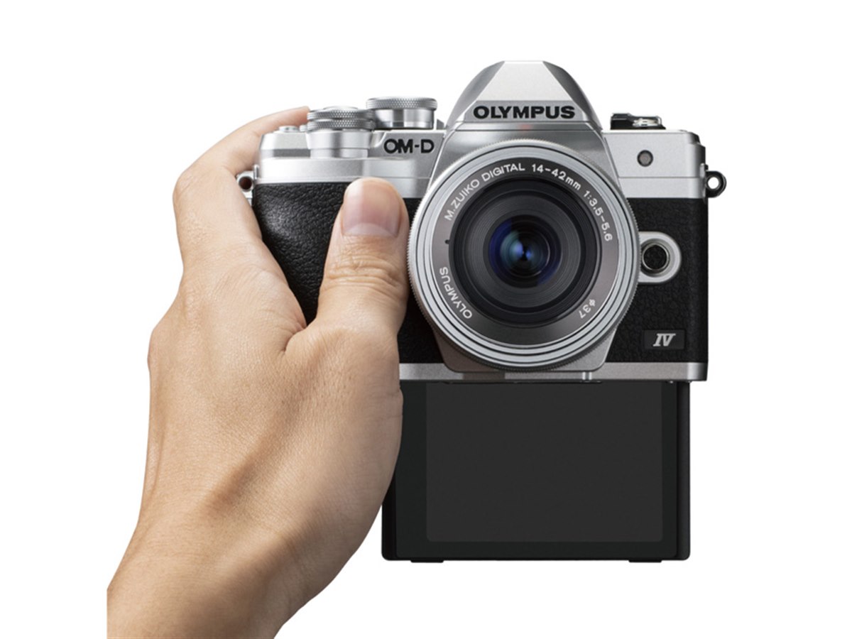 オリンパス、下開きの可動式3型液晶を搭載したミラーレス「OM-D E-M10