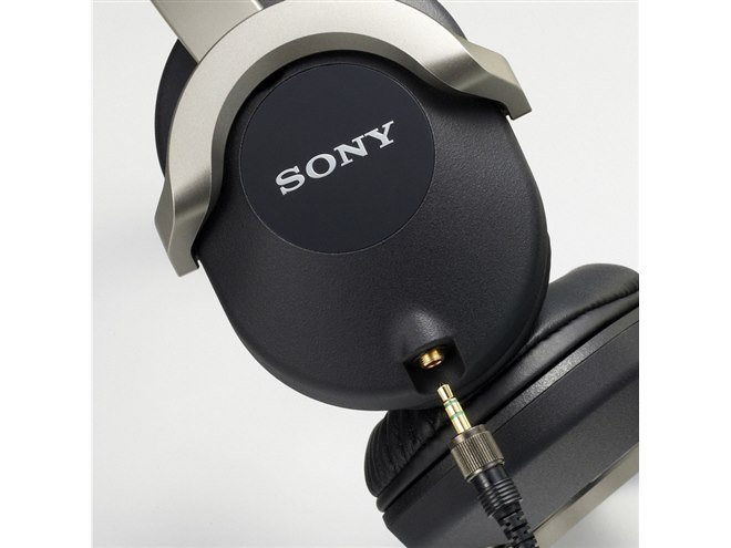 ソニー、スタジオモニターヘッドホン最上位モデル - 価格.com