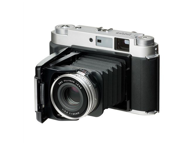 富士フイルム、中判フィルムカメラ「GF670 Professional シルバー」を