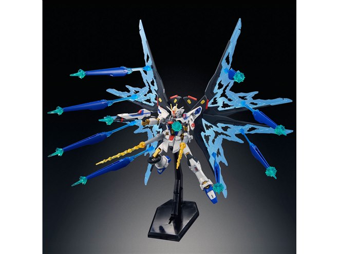 バンダイ、特別仕様の「ストライクフリーダムガンダム 光の翼DX