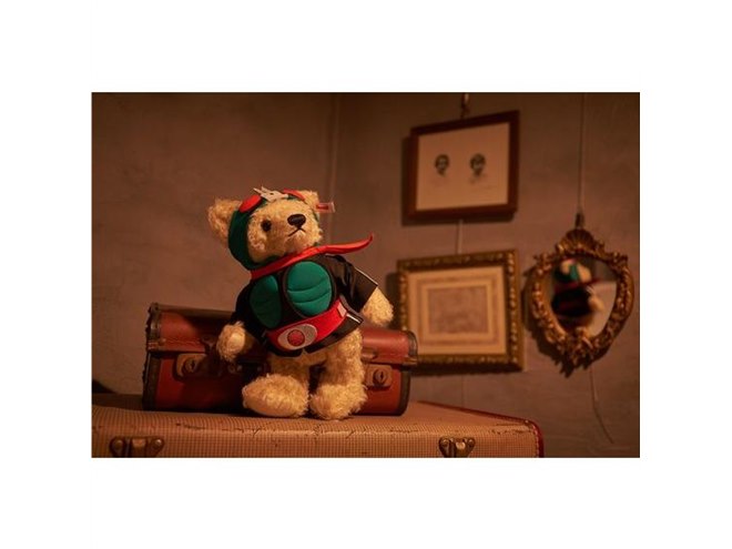 仮面ライダー1号」がテディベアに“変身”、コラボモデルが43,200円で