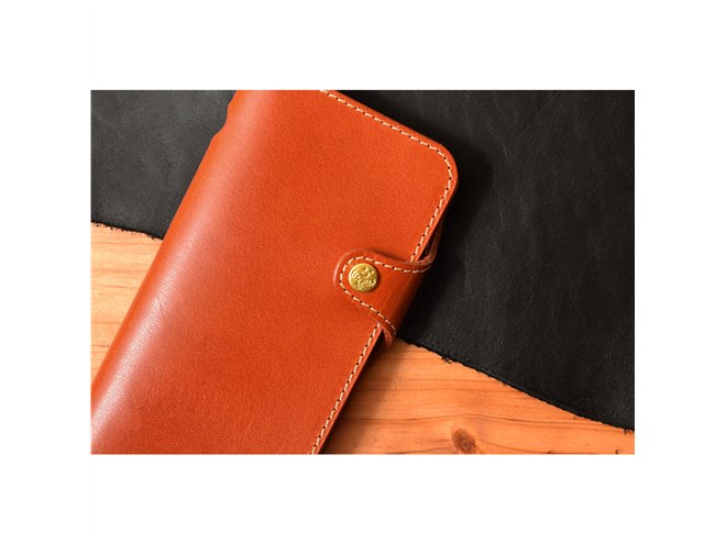 栃木レザーブランド「HUKURO」のiPhone X専用の手帳型レザーケースなど