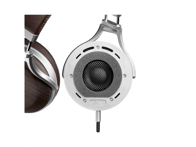 デノン、ハウジングに天然木を採用したプレミアムモデル「AH-D5200