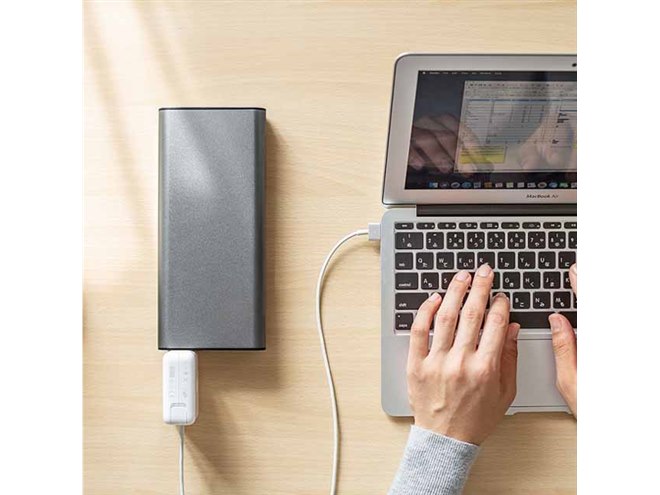 サンワ、AC出力にも対応した大容量22800mAhモバイルバッテリー「700