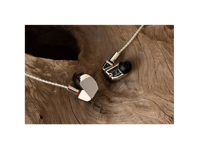 final、トゥルーベリリウム振動板を採用したフラッグシップイヤホン