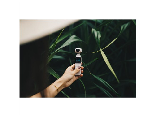 DJI、小型3軸ジンバルカメラ「DJI Pocket 2」の新色「サンセット