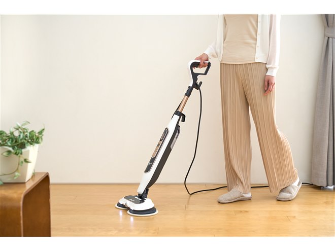 Shark、掃除性能と利便性が向上した「回転スチームモップ S8201JWH」が