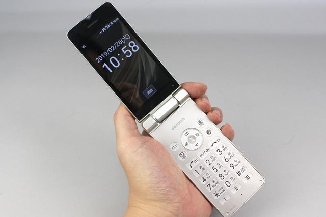 シャープ AQUOS ケータイ SH-02L [ゴールド] 価格比較 - 価格.com