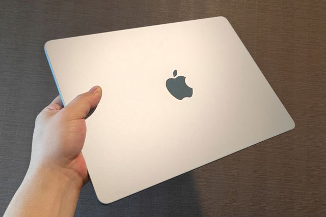 Apple MacBook Air 15.3インチ Liquid Retinaディスプレイ MW1K3J/A