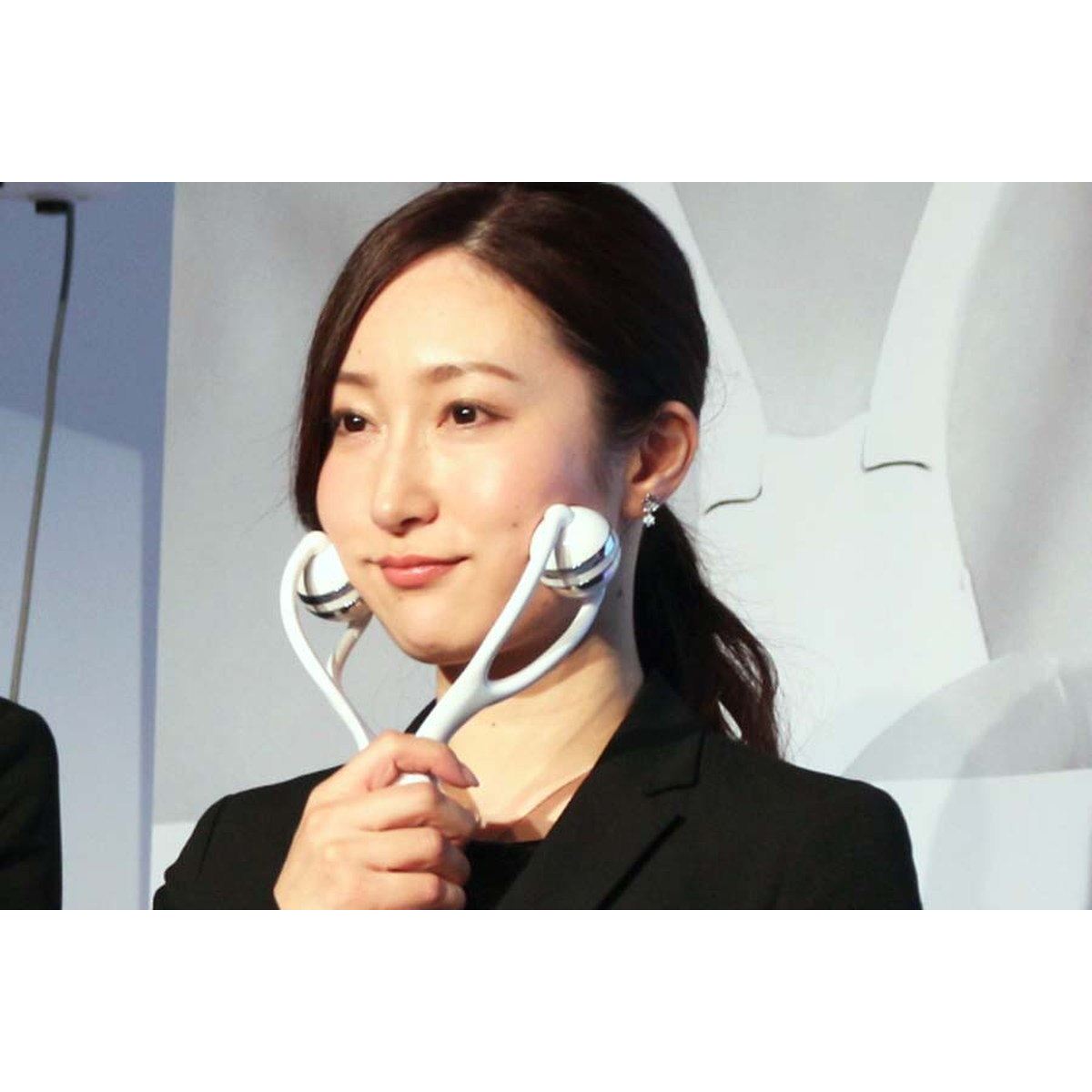 ルルドから、「筋肉博士」のワザを再現した美顔ローラーが登場 - 価格