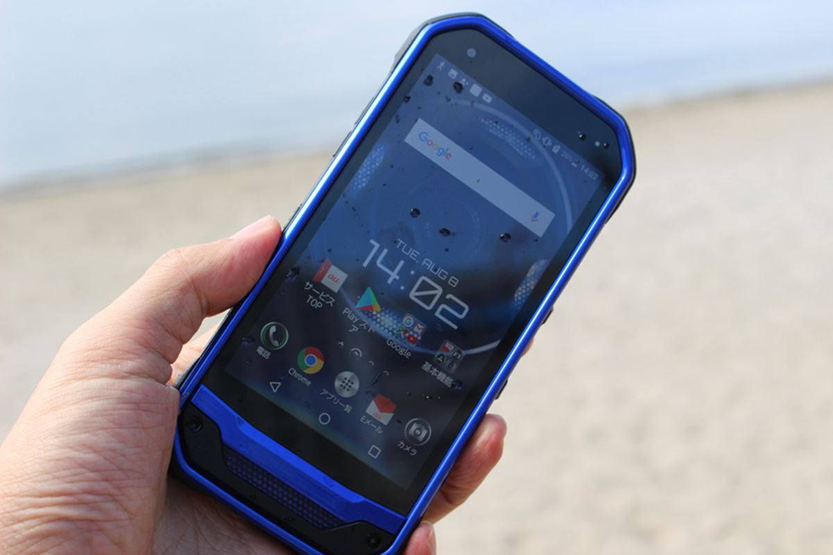 京セラのタフネススマホ、「TORQUE G03」を街や海で使ってみた - 価格