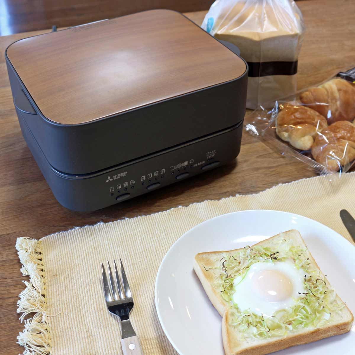 サクサクなのにやわらか！ 新食感トースター「三菱ブレッドオーブン