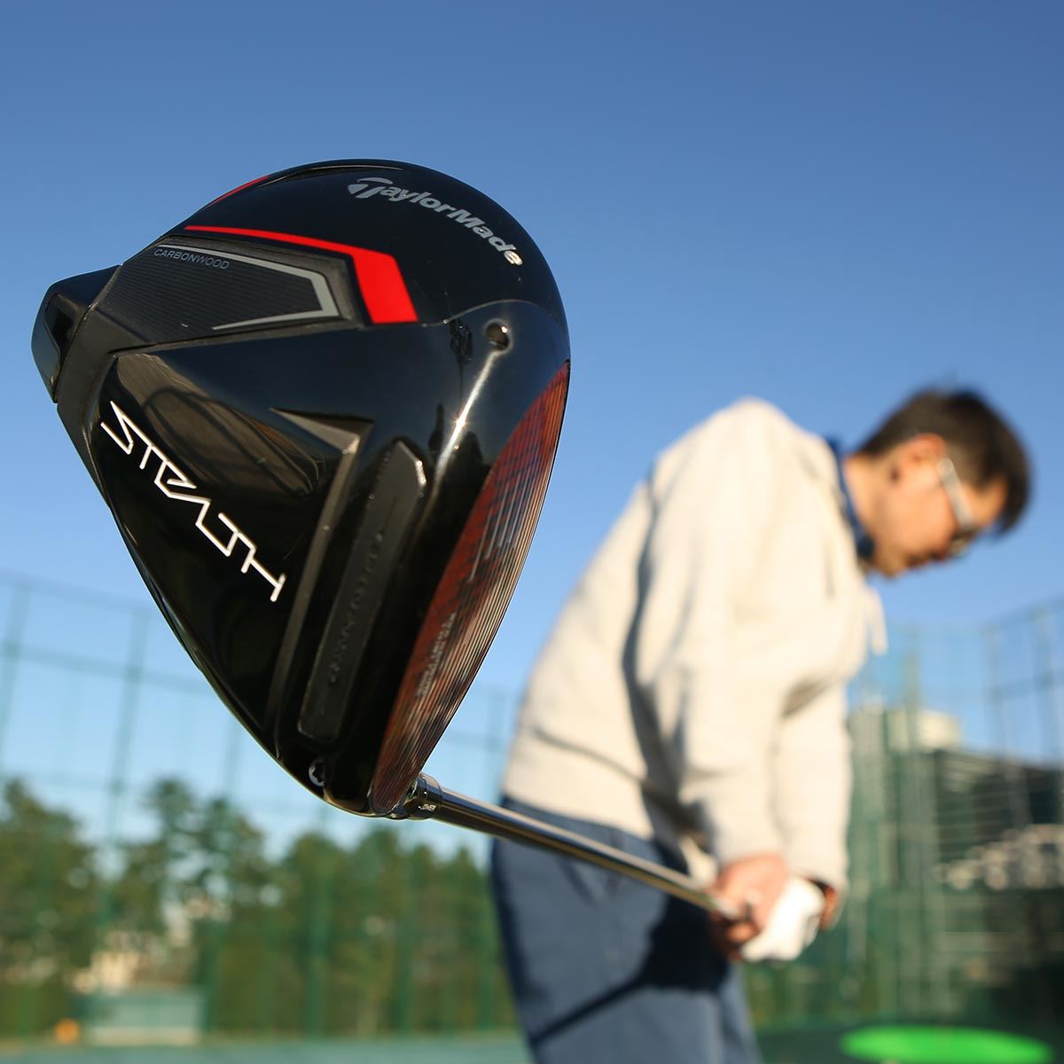 カーボンの打感と飛びはどうなんだ!? 超注目の「ステルス」ドライバー