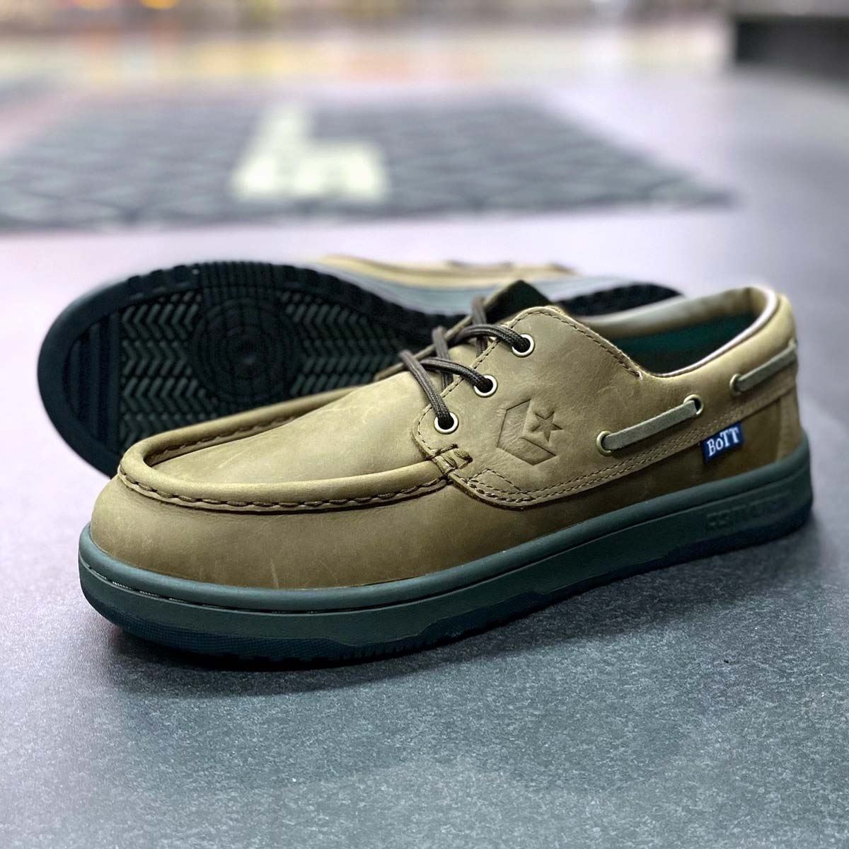 デッキシューズのようなスケートボードシューズが登場！ コンバースと