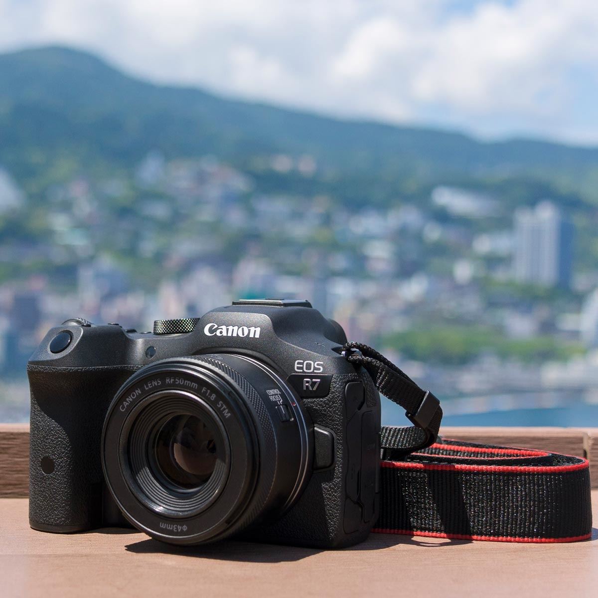 キヤノン「EOS R7」の最強レンズセットで軽快に熱海をスナップ