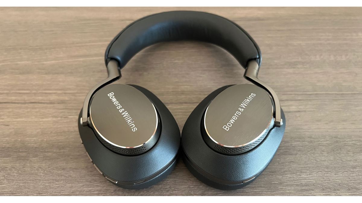 上質で快適。ワンランク上のノイキャンヘッドホン、B&W「Px8」を聴く