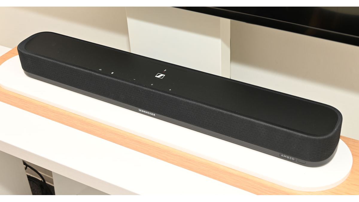 小さくても7.1.4ch対応。横幅約70cmのサウンドバー「AMBEO Soundbar