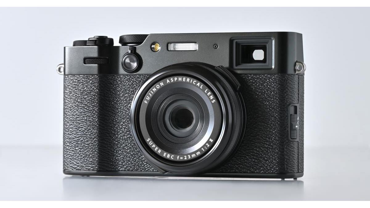 富士フイルム「X100VI」最速レビュー！ ついにボディ内手ブレ補正を