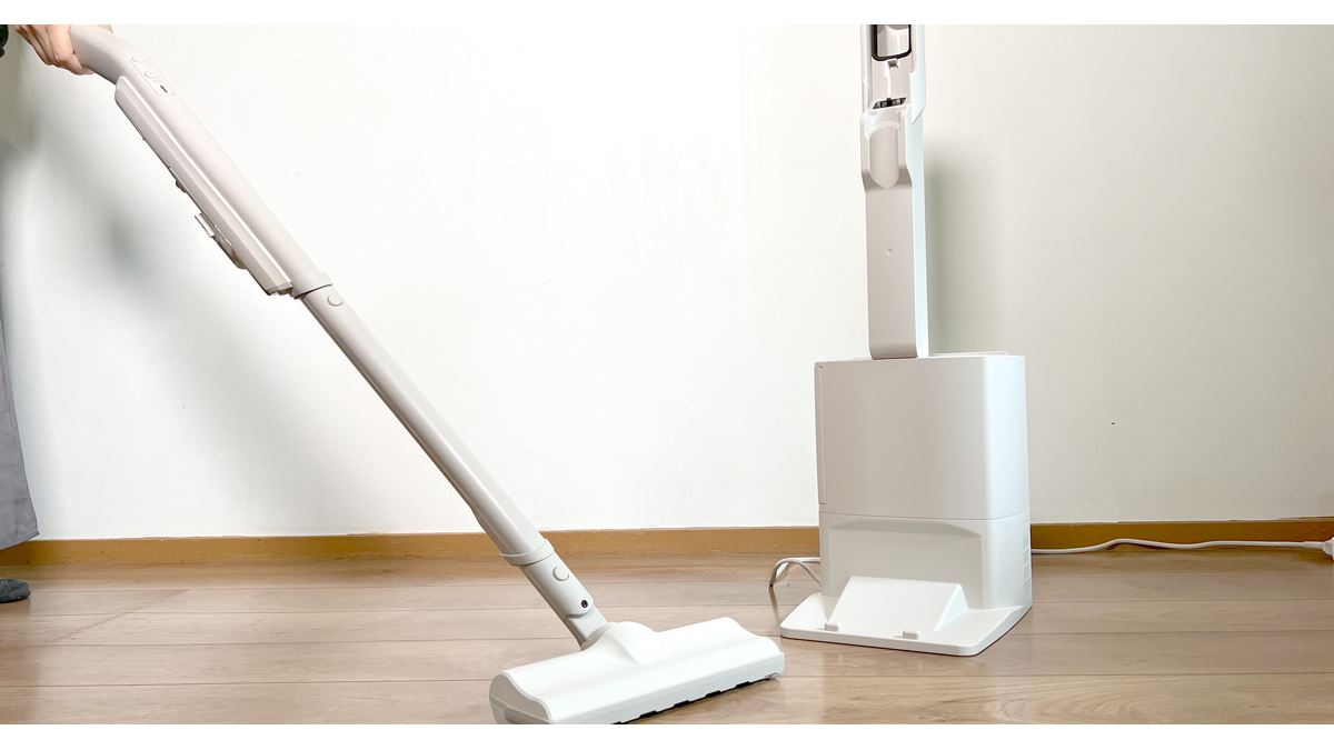 コードレス掃除機も自動でゴミ収集の時代！ ワイパー付き東芝「VC