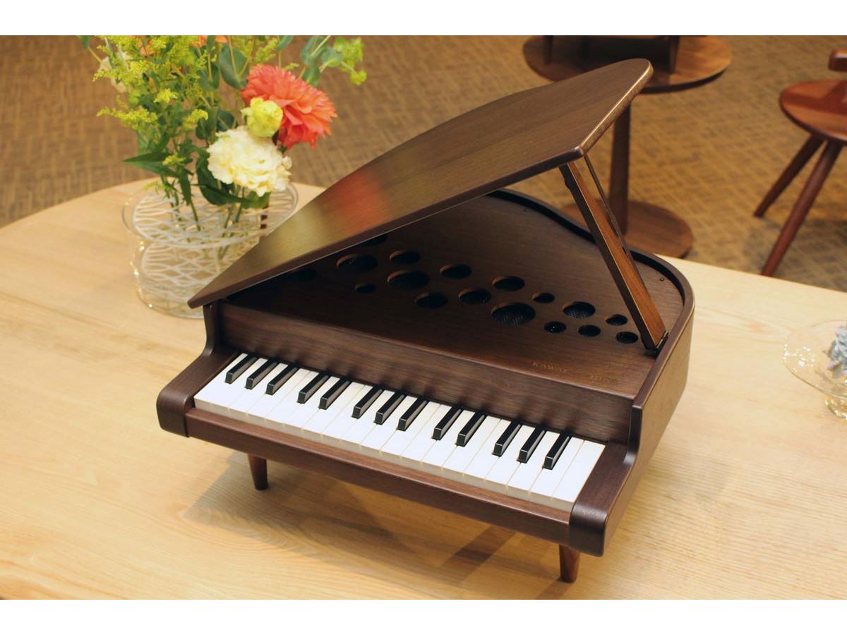 ハイグレードな知育楽器！ 天然木の家具調「ミニグランドピアノ」が