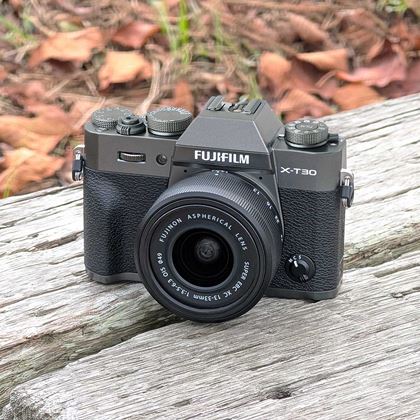 キヤノンのエントリー一眼「EOS Kiss X9i」「EOS 9000D」が登場 - 価格