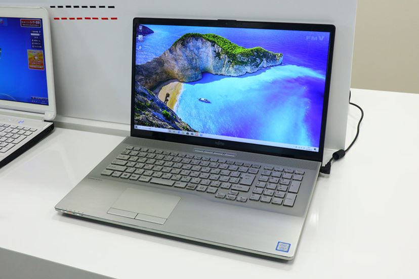 ペン内蔵の13.3型2in1で世界最軽量の約868g！「LIFEBOOK UH95/D2」の