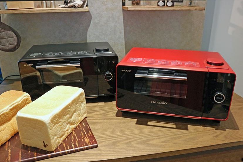 冷凍した生食パンが窯出し時のおいしさに！ “水で焼く”ってイイ！と