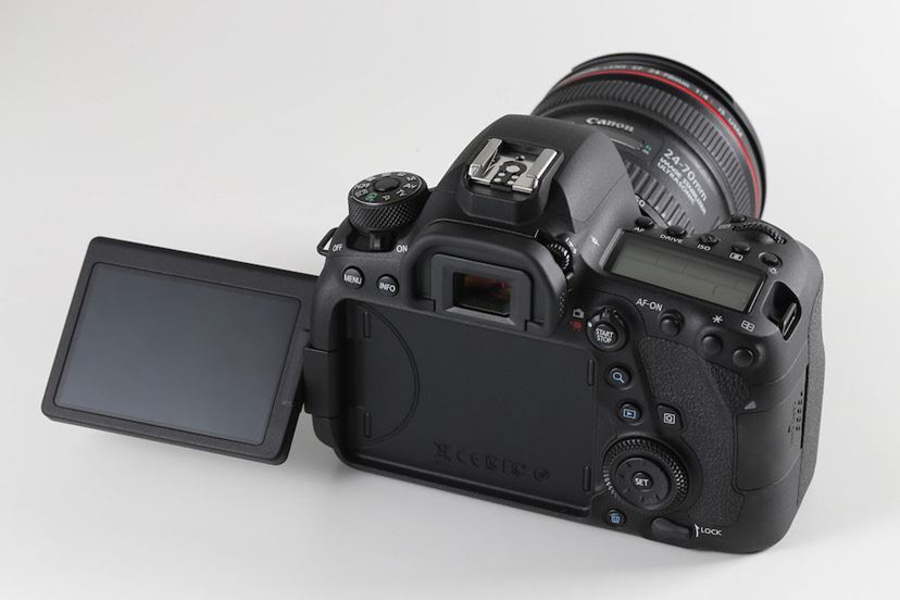 待望の新型エントリーフルサイズ、キヤノン「EOS 6D Mark II」特徴