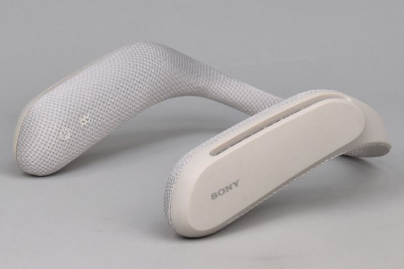 ヘッドホンよりスゴい！ 肩にのせるソニーのスピーカー「SRS-WS1