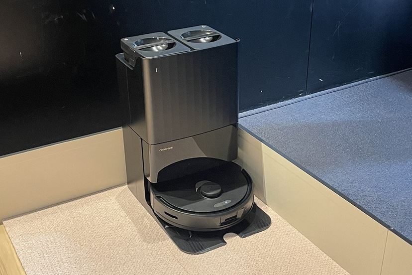 今だけ5万円安く買える！ スリムなのに最上位機種に比肩するロボット