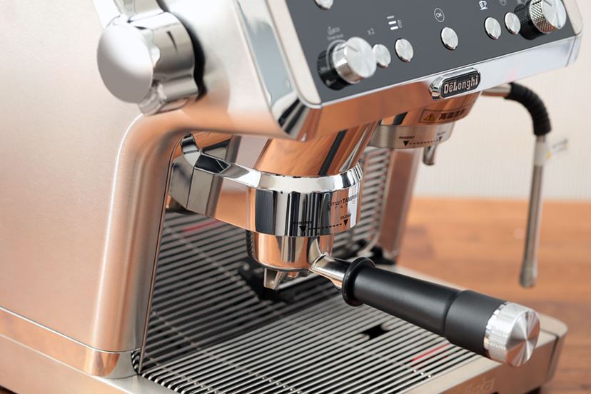 玄人も素人も楽しめる！ “全自動じゃない”デロンギのグラインダー付き