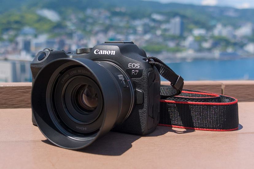 キヤノン「EOS R7」の最強レンズセットで軽快に熱海をスナップ