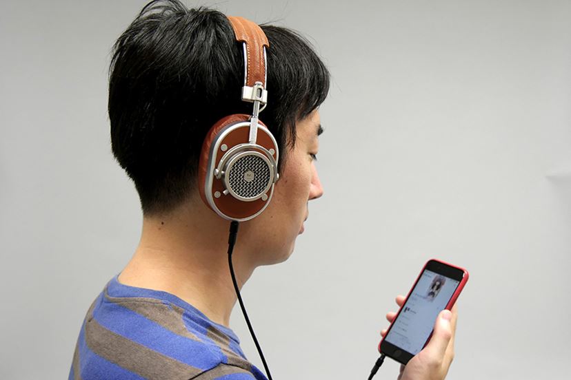 見た目だけじゃない！ 天然皮革の高級ヘッドホン「MH40/MH30」は音も