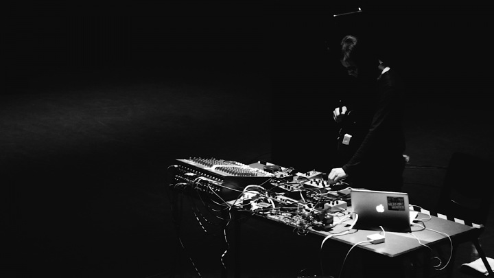 Merzbow、過去作第1弾配信スタート&秋田昌美へのインタビューを掲載