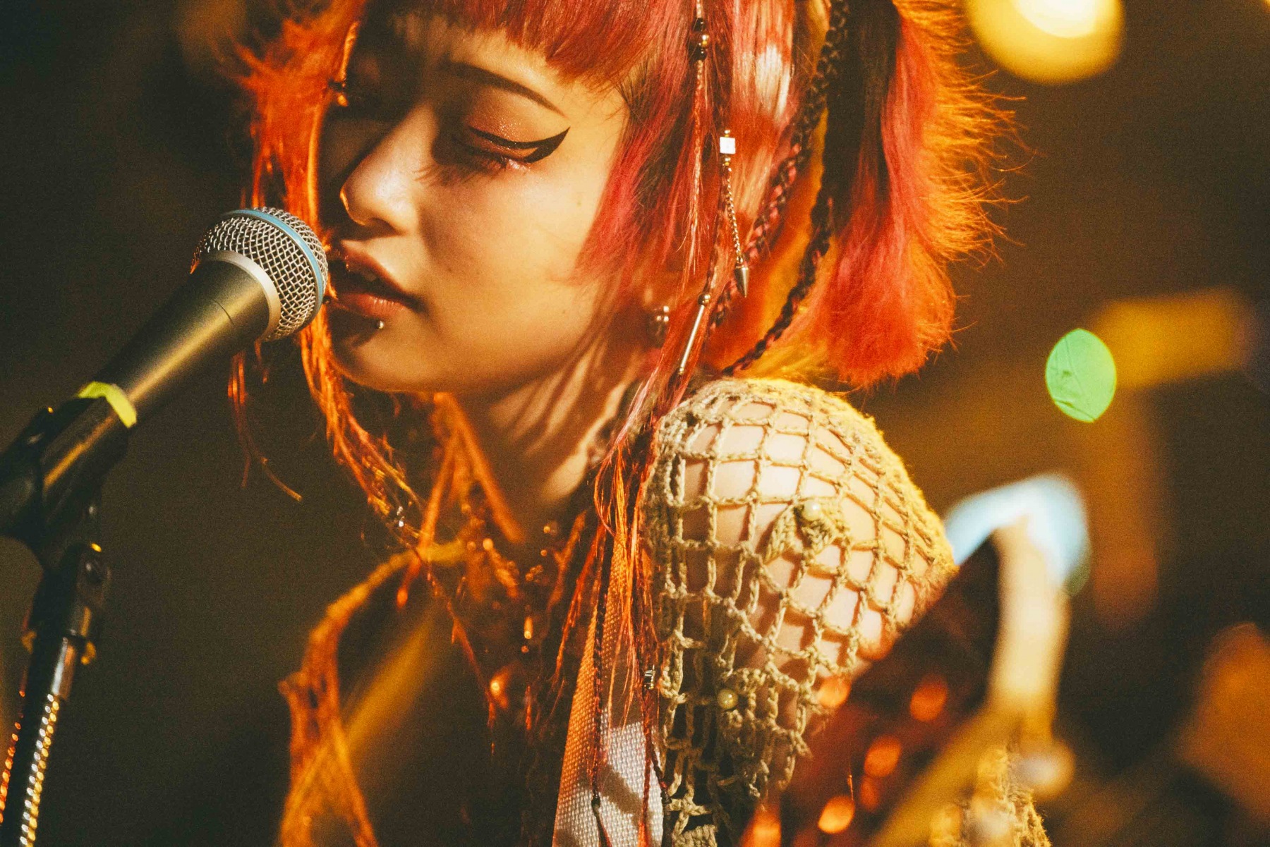 詩羽がソロ初ワンマンで見せた「新たな表現の形」──詩羽 ワンマン