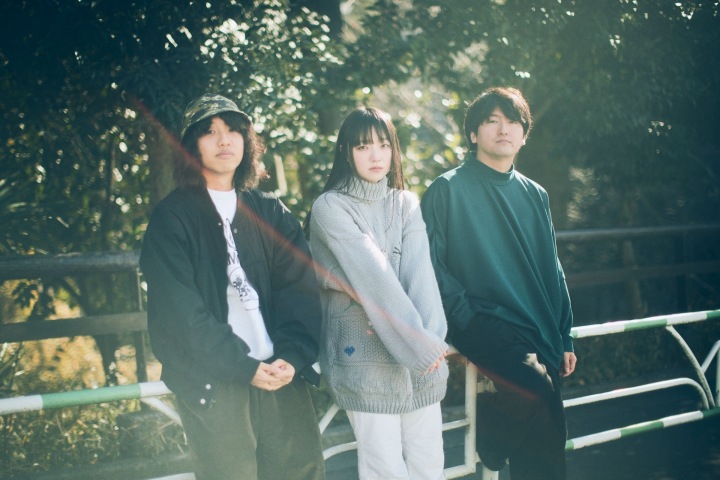 Laura day romanceは、両極の“なかみち”を進む──サード・アルバム