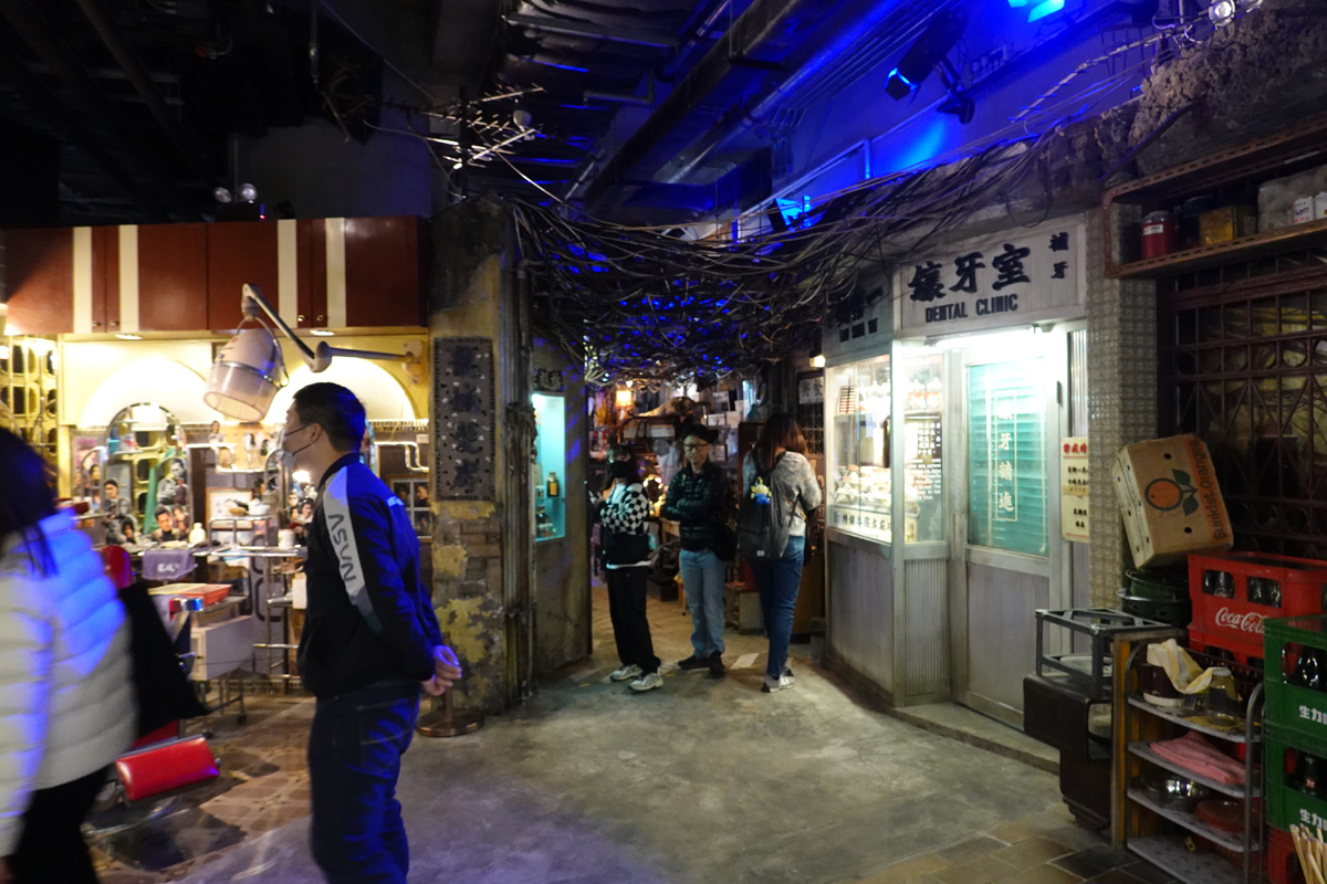 香港へ行ってきた（5）。AIRSIDEに展示される香港映画「トワイライト