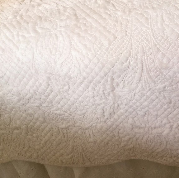 アンティークホワイト色の素敵なキルトカバー - フレンチアンティーク