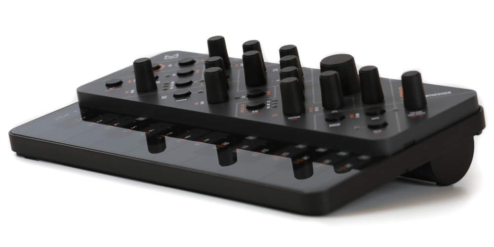 ESI Xsynth | 超薄型の25鍵ポリアフタータッチ対応シンセキーボード