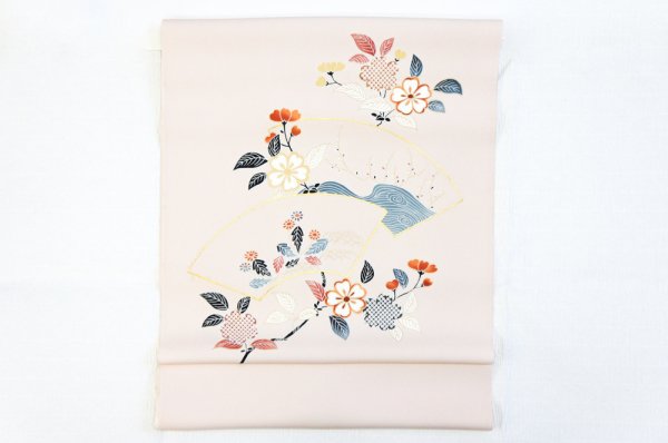 塩瀬名古屋帯【薄ピンク地／有職文様 扇に桜】 | 銀座いせよし