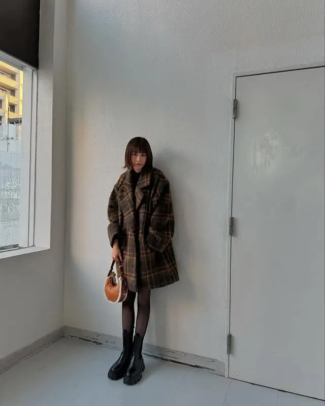 Ameriの「ADORABLE SHAGGY CHECK COAT」を着用した芸能人のコーデ: 1