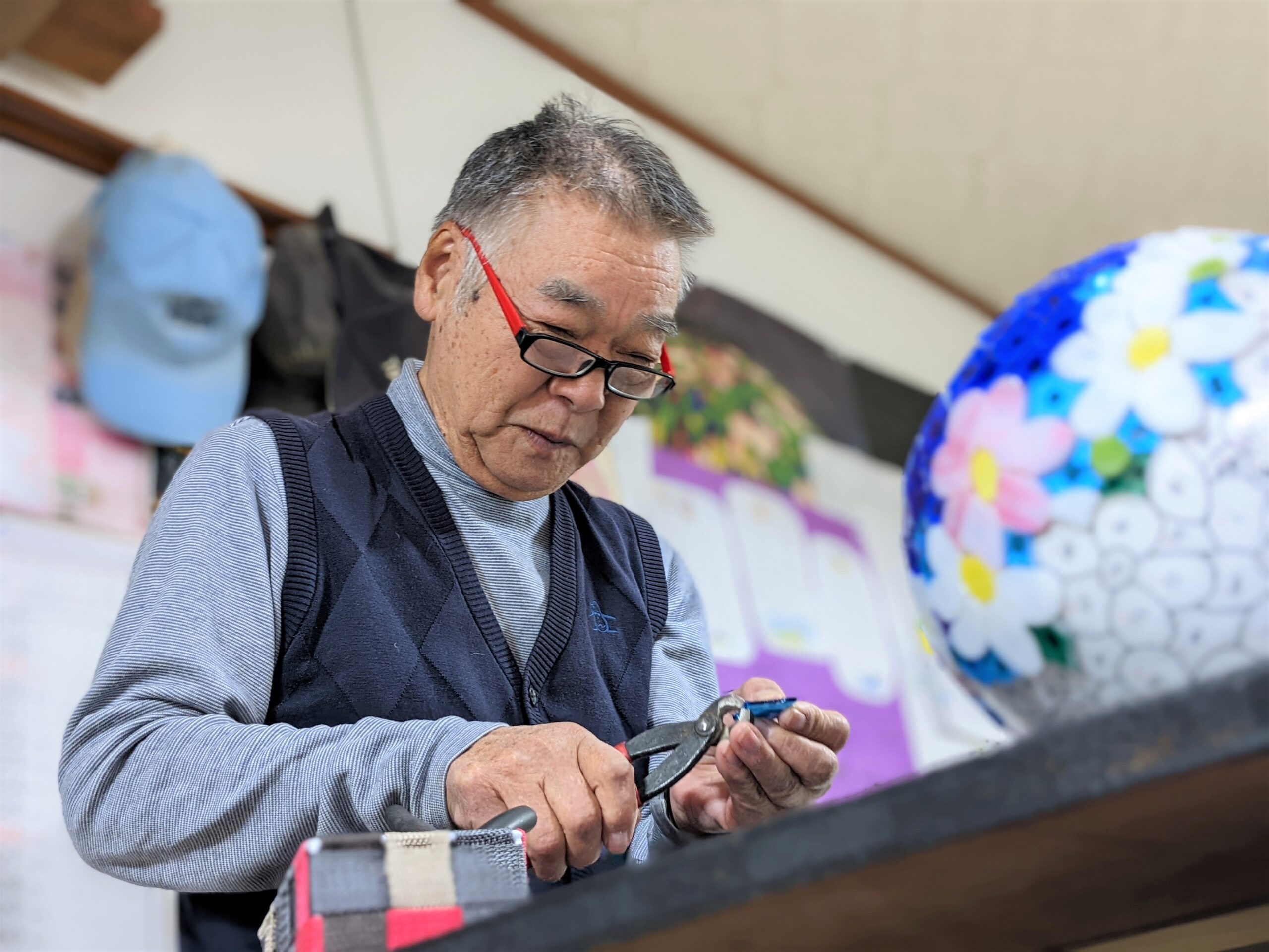 心温まる光と匠、ステンドグラスの魅力を大木地区から | mottJ+地元