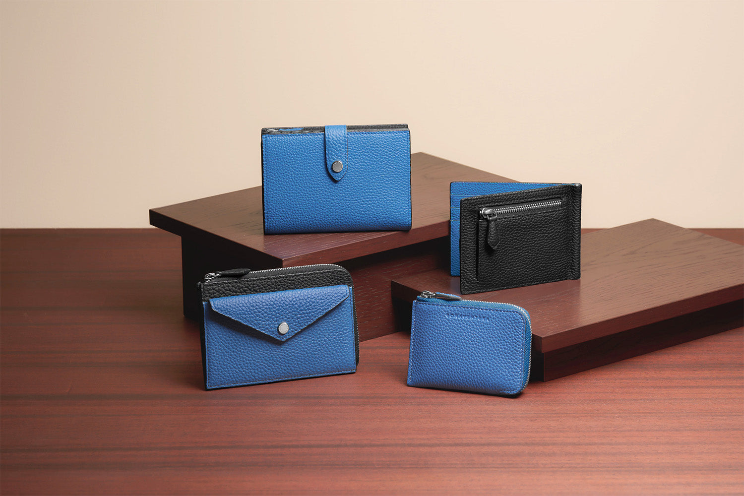 High-quality leather smartphone (iPhone 16 Pro) case - BONAVENTURA