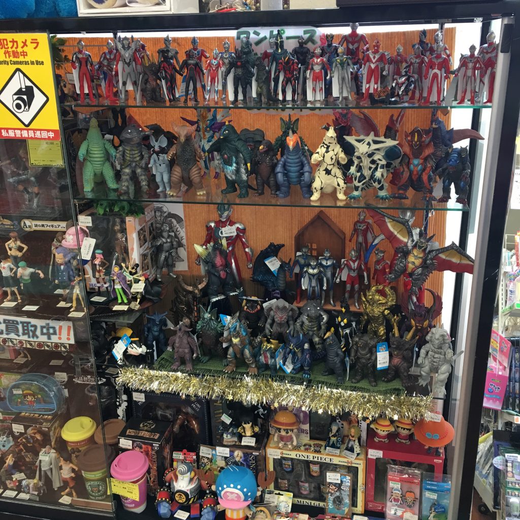 ウルトラマンフィギュア大量入荷＆衣料品セール第二弾18日から